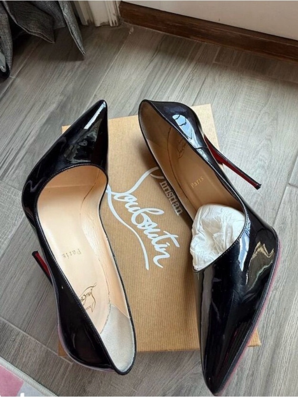 Christian Louboutin Black Patent Leather Pointed Toe Pumps Heels 38.5 Red Bottom - Picture 2 of 5